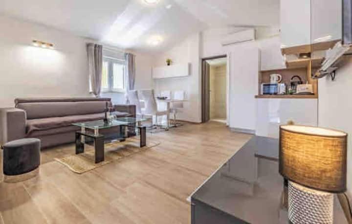 Apartments Eden Šišan Exteriör bild