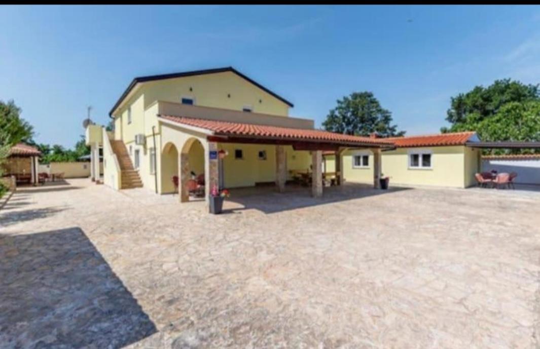 Apartments Eden Šišan Exteriör bild